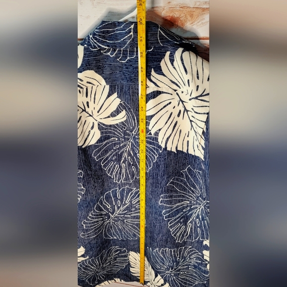 Hawaiian button shirt for men size Medium Tropical Storm Navy and white - Picture 4 of 9